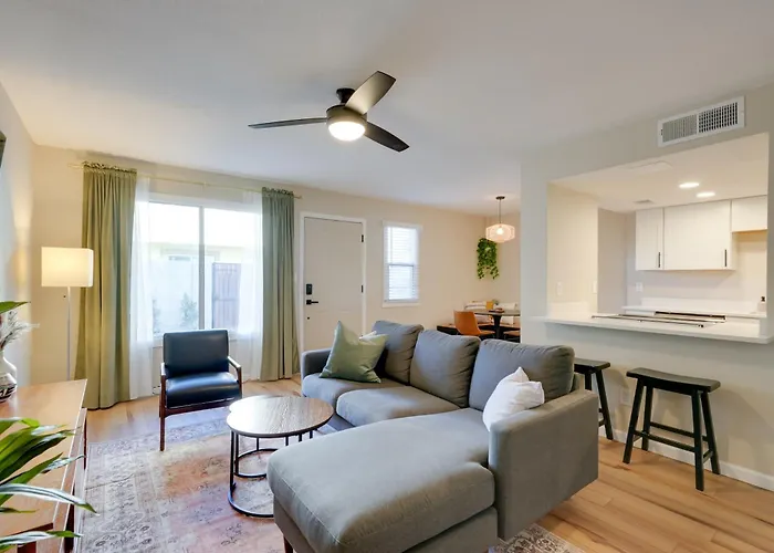 Holiday home 2 Mi To Old Town: W/ Pool Access & Patio Scottsdale