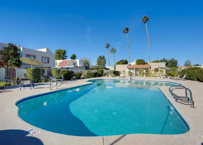 2 Mi To Old Town: W/ Pool Access & Patio
