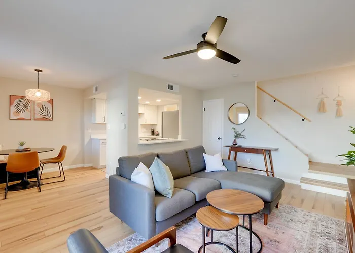 2 Mi To Old Town: W/ Pool Access & Patio