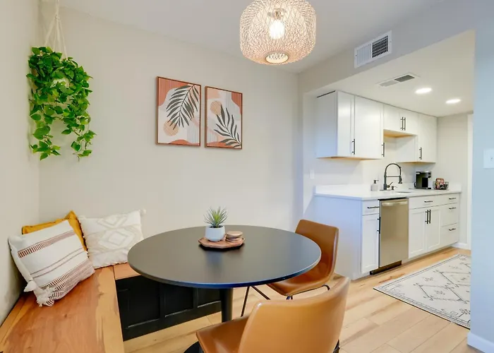 2 Mi To Old Town: W/ Pool Access & Patio