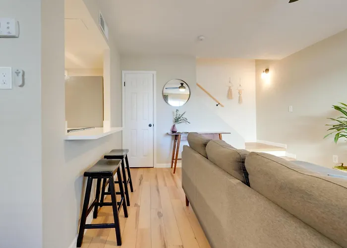 2 Mi To Old Town: W/ Pool Access & Patio *