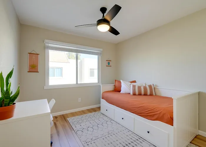 2 Mi To Old Town: W/ Pool Access & Patio Holiday home *