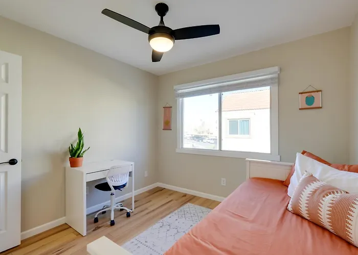 2 Mi To Old Town: W/ Pool Access & Patio Holiday home *
