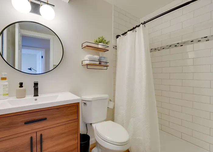 2 Mi To Old Town: W/ Pool Access & Patio