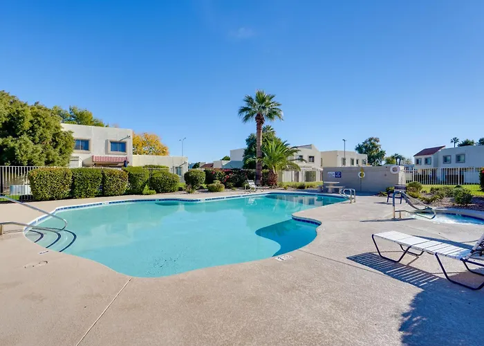 2 Mi To Old Town: W/ Pool Access & Patio Scottsdale